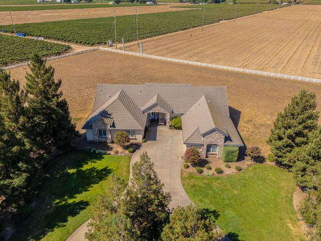 16551 N Manor Ln, Lodi, CA 95240