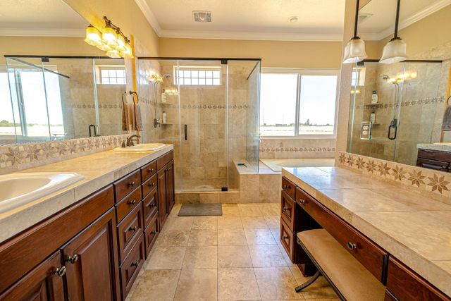 16551 N Manor Ln, Lodi, CA 95240