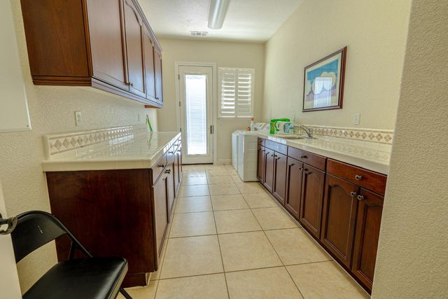 16551 N Manor Ln, Lodi, CA 95240
