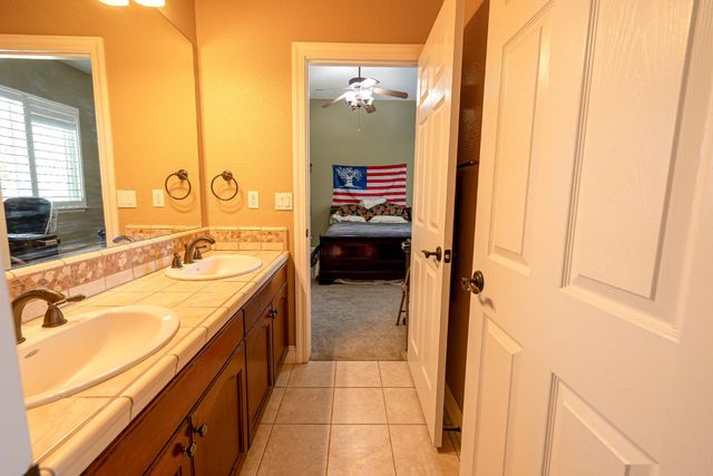 16551 N Manor Ln, Lodi, CA 95240