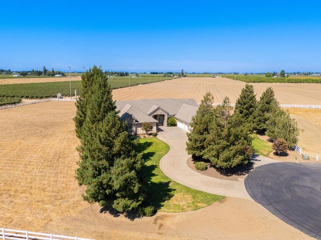 16551 N Manor Ln, Lodi, CA 95240