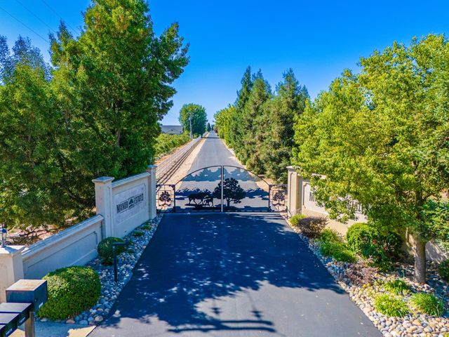 16551 N Manor Ln, Lodi, CA 95240