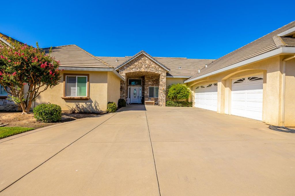 16551 N Manor Ln, Lodi, CA 95240