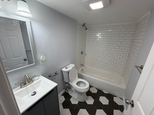 31 Chelsea Street B, Boston, MA 02128