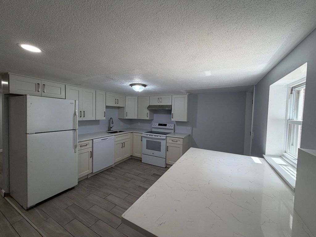 31 Chelsea Street B, Boston, MA 02128