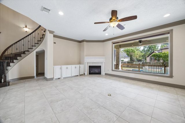 25 Club Oak Court, Kingwood, TX 77339