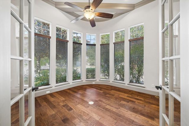 25 Club Oak Court, Kingwood, TX 77339