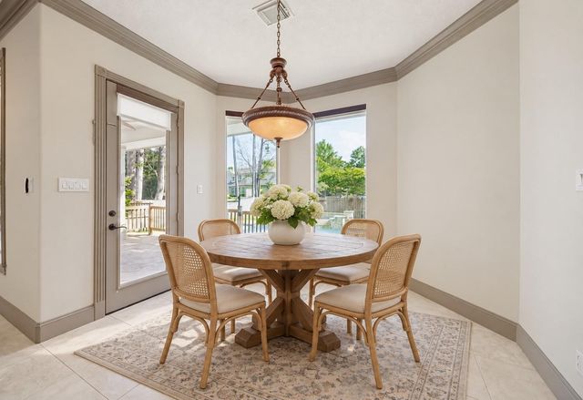 25 Club Oak Court, Kingwood, TX 77339