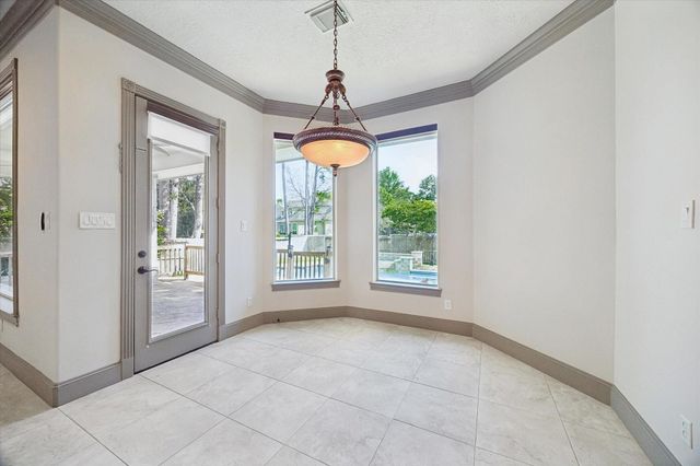 25 Club Oak Court, Kingwood, TX 77339