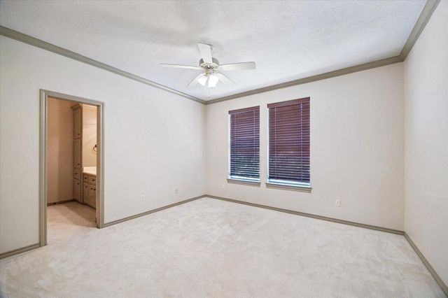 25 Club Oak Court, Kingwood, TX 77339