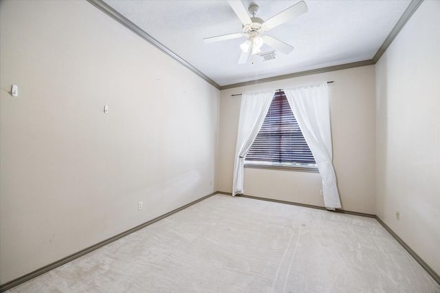 25 Club Oak Court, Kingwood, TX 77339