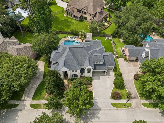 25 Club Oak Court, Kingwood, TX 77339