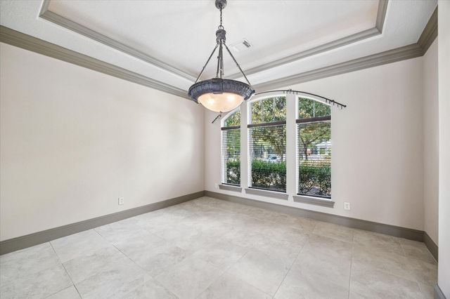 25 Club Oak Court, Kingwood, TX 77339
