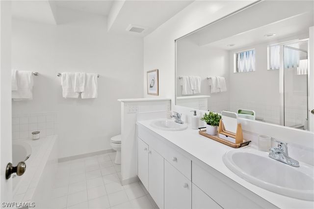 784 Willowbrook DR 607, Naples, FL 34108