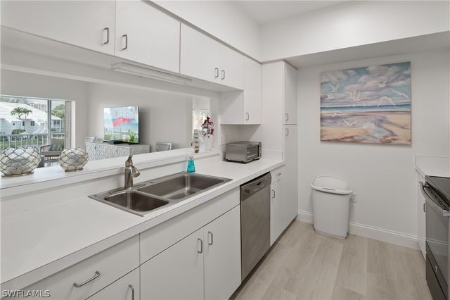 784 Willowbrook DR 607, Naples, FL 34108