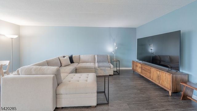 190 MORRIS AVENUE 3B, Springfield Twp., NJ 07081