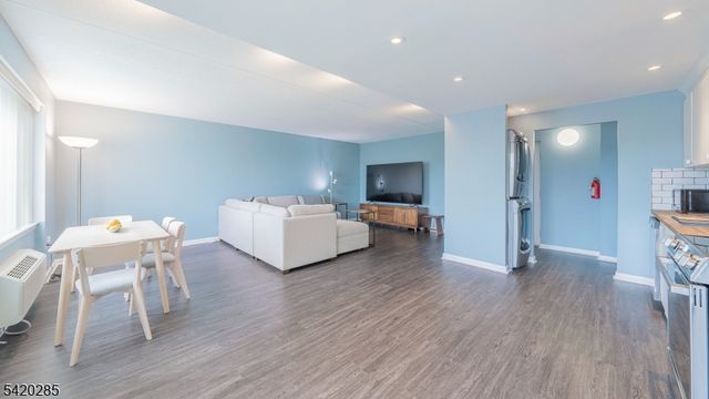 190 MORRIS AVENUE 3B, Springfield Twp., NJ 07081