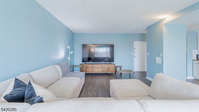 190 MORRIS AVENUE 3B, Springfield Twp., NJ 07081