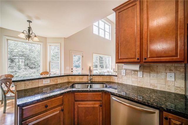 10 Altar Rock Court NE, Cartersville, GA 30121