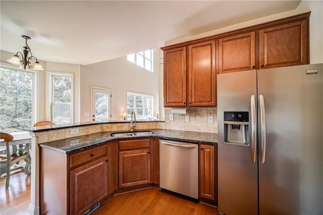 10 Altar Rock Court NE, Cartersville, GA 30121