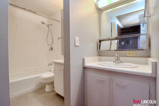 700 S 17th Street, Lincoln, NE 68508