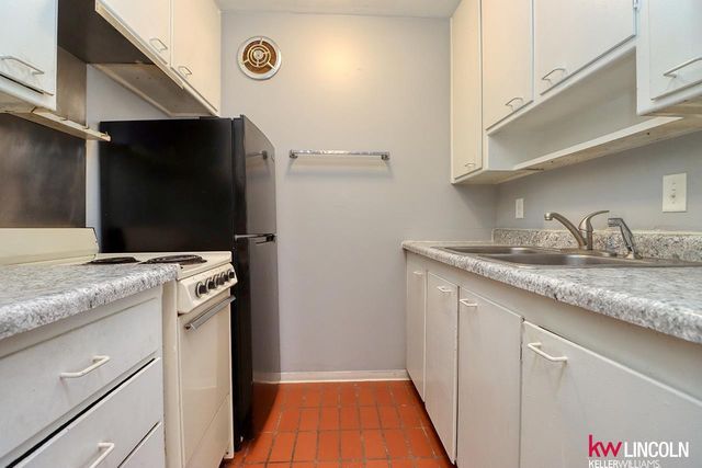 700 S 17th Street, Lincoln, NE 68508