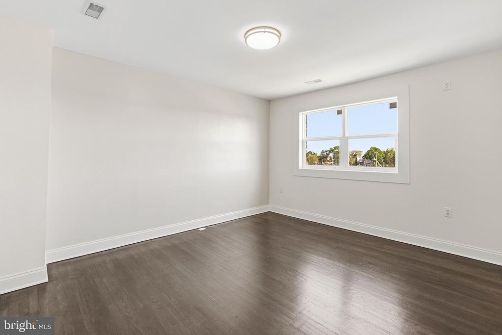 Image 13 of property listing at 5428 ADDINGTON RD, Baltimore, MD 21229