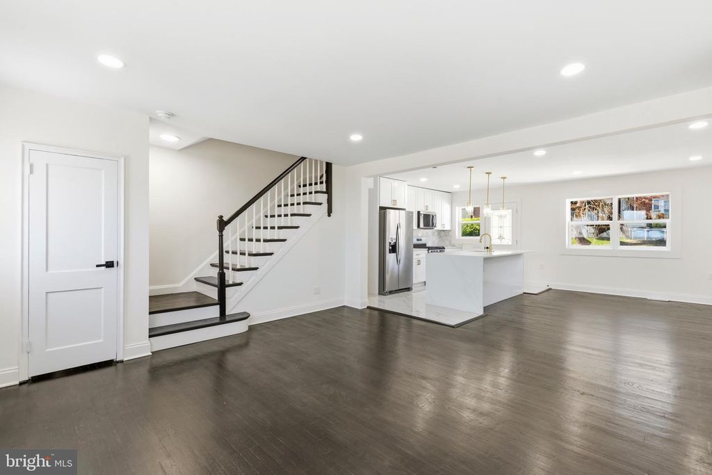 Image 3 of property listing at 5428 ADDINGTON RD, Baltimore, MD 21229