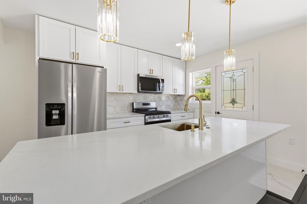 Image 6 of property listing at 5428 ADDINGTON RD, Baltimore, MD 21229