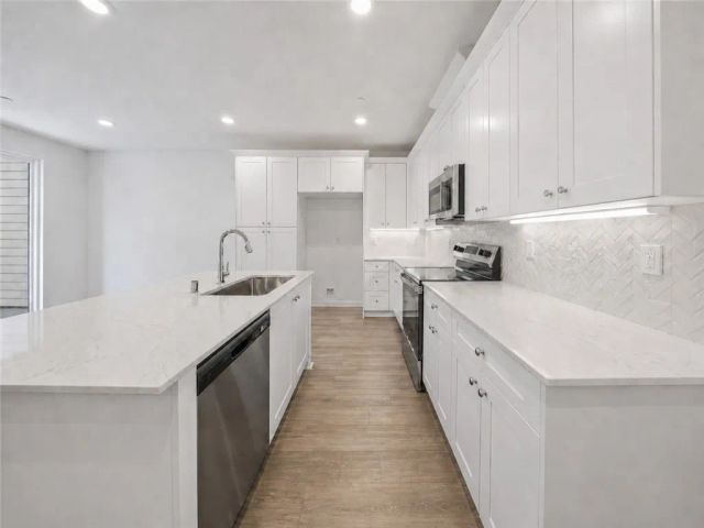 9425 N Sepulveda Blvd. 4, North Hills, CA 91343
