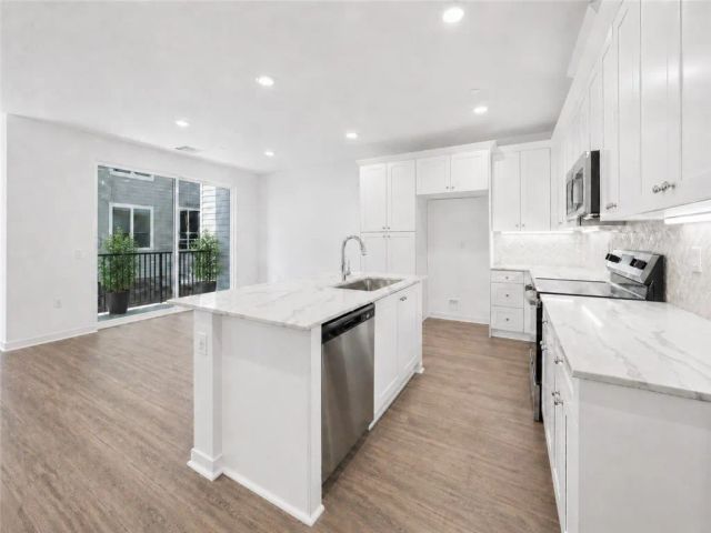 9425 N Sepulveda Blvd. 4, North Hills, CA 91343