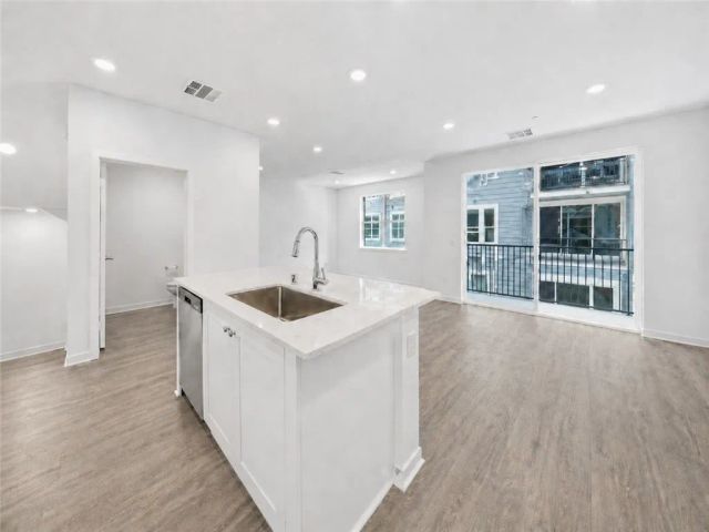 9425 N Sepulveda Blvd. 4, North Hills, CA 91343