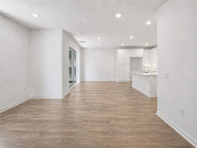 9425 N Sepulveda Blvd. 4, North Hills, CA 91343