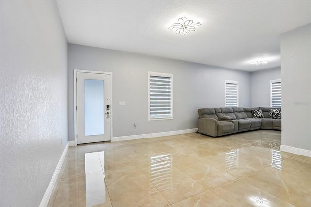 2703 AUBURN AVENUE W, Tampa, FL 33614