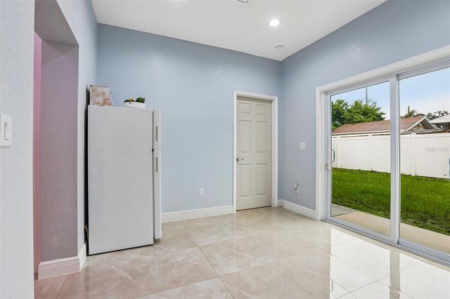 2703 AUBURN AVENUE W, Tampa, FL 33614