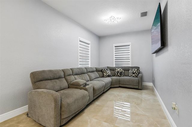 2703 AUBURN AVENUE W, Tampa, FL 33614