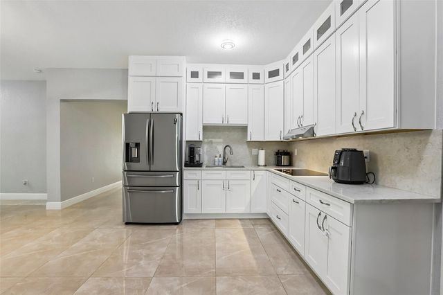 2703 AUBURN AVENUE W, Tampa, FL 33614