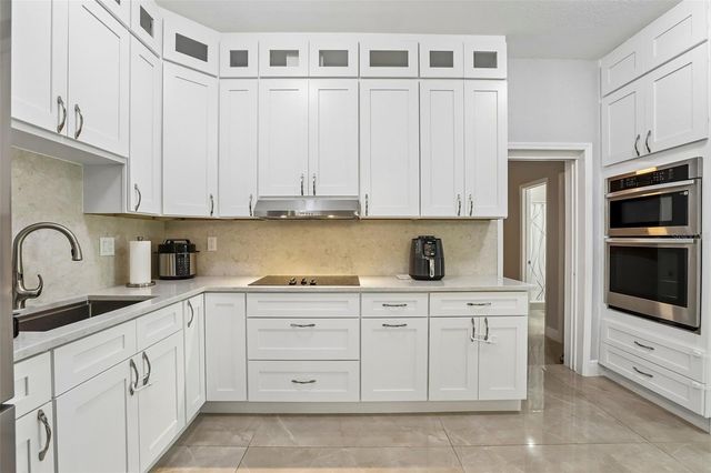 2703 AUBURN AVENUE W, Tampa, FL 33614
