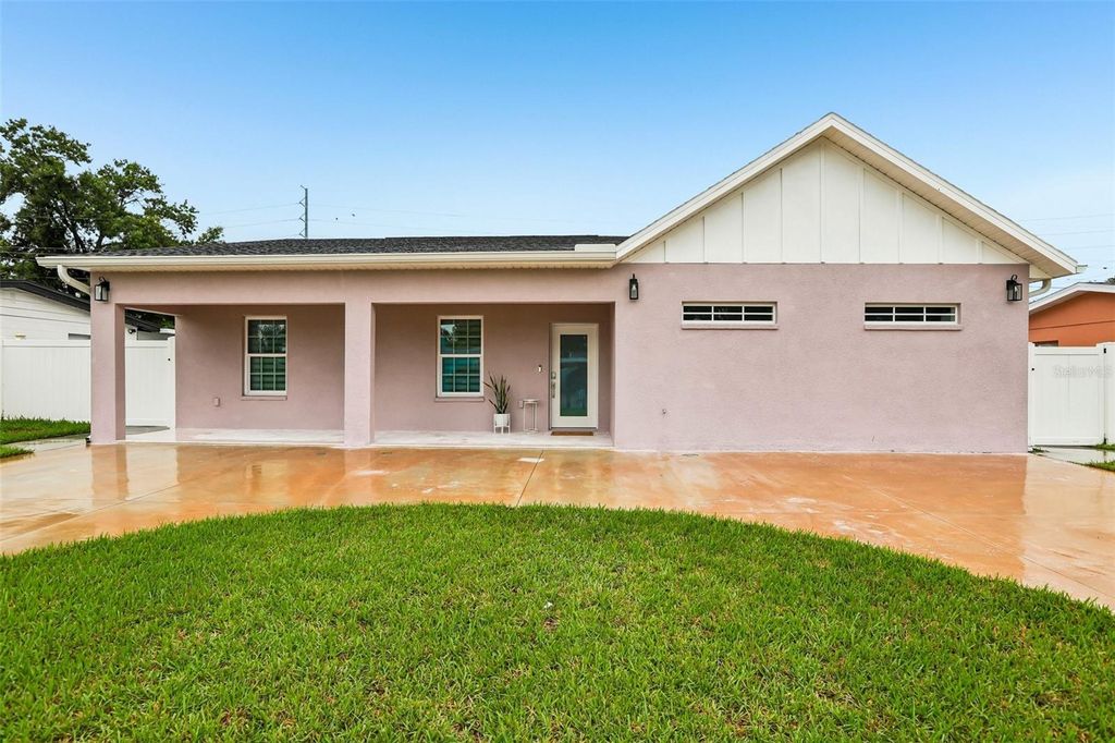 2703 AUBURN AVENUE W, Tampa, FL 33614