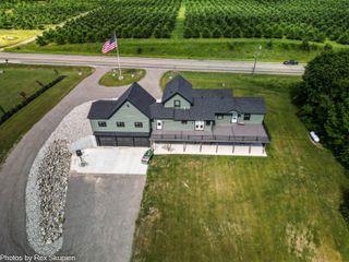 17090 Kenowa Avenue, Kent City, MI 49330