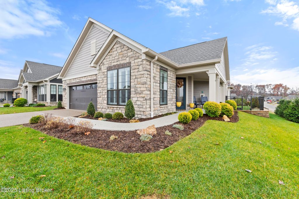1806 Dressage Cir, Louisville, KY 40245