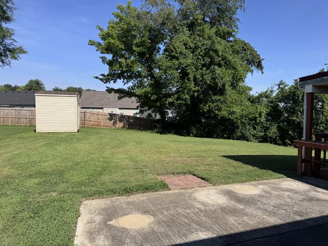 438 Kelsey Dr, Clarksville, TN 37042