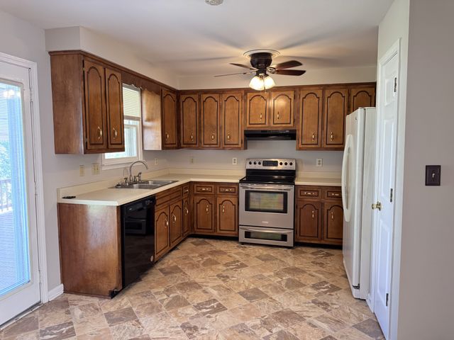 438 Kelsey Dr, Clarksville, TN 37042