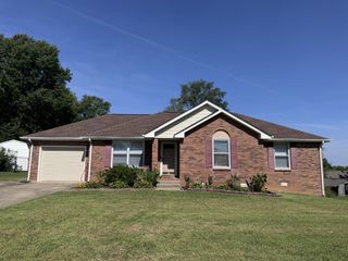 438 Kelsey Dr, Clarksville, TN 37042