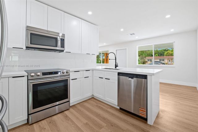 3221 Jackson Blvd, Fort Lauderdale, FL 33312