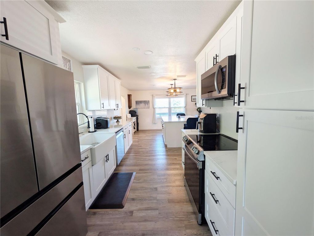 Image 9 of property listing at 1007 77TH STREET E, Palmetto, FL 34221