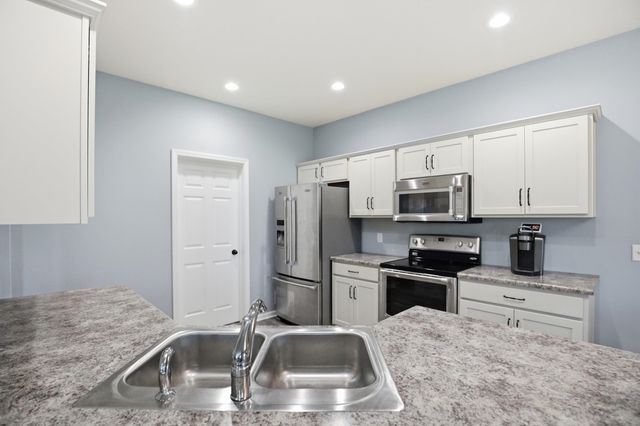 595 HIGHFIELDS Cove, Fort Wayne, IN 46845