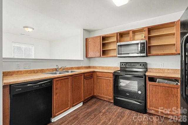 911 Swearngan Ridge Court, Charlotte, NC 28216