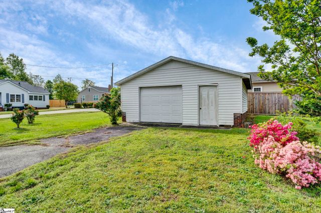 201 Pine Street, Clinton, SC 29325