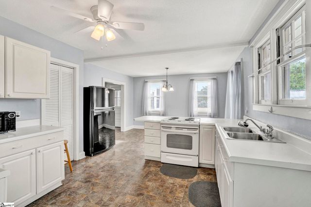 201 Pine Street, Clinton, SC 29325